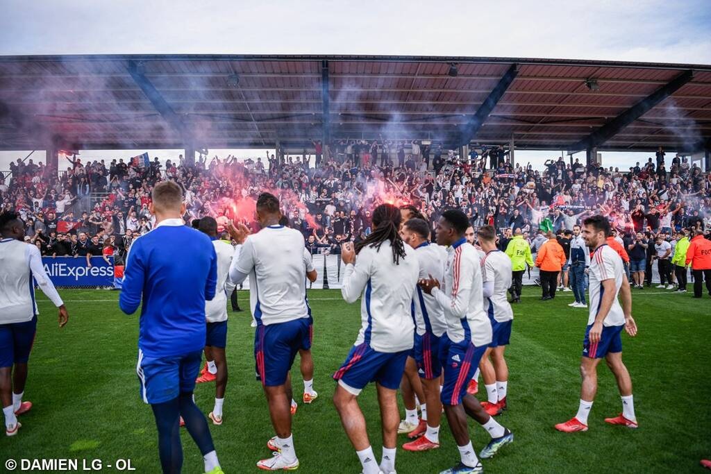 Λιόν: Χαμός πριν την Σεντ Ετιέν - 1.200 οπαδοί στην προπόνηση (video+photos)