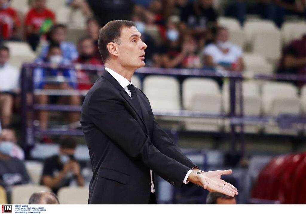 Ολυμπιακός-ΑΕΚ: «Έκρηξη» Μπαρτζώκα και κόσμου με τους... διαιτητές στο ΣΕΦ (photos)