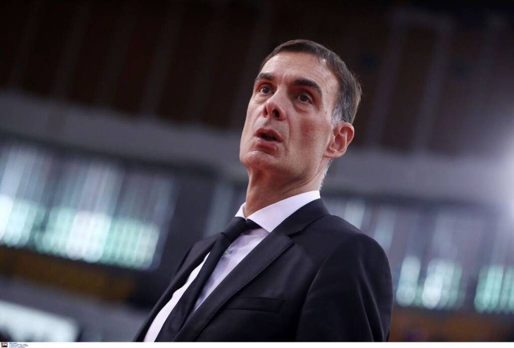 Ολυμπιακός-ΑΕΚ: «Έκρηξη» Μπαρτζώκα και κόσμου με τους... διαιτητές στο ΣΕΦ (photos)