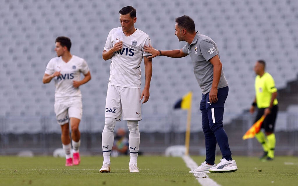 Χαμός στη Φενέρμπαχτσε μετά τον Ολυμπιακό με Οζίλ και Περέιρα (photos)