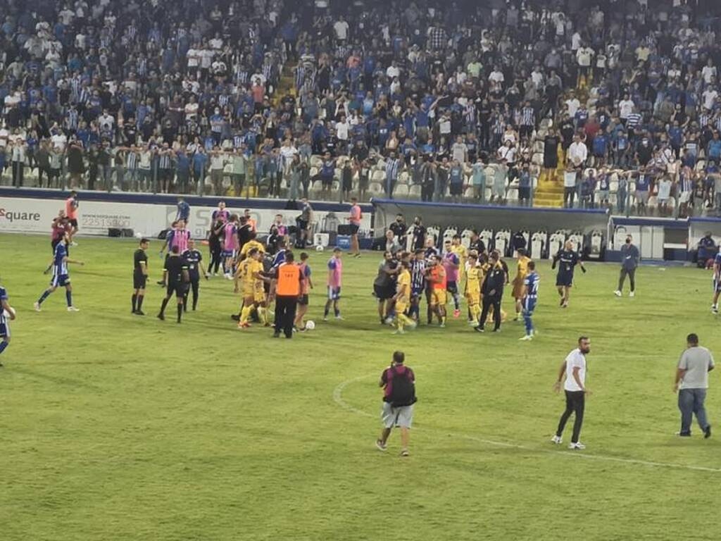 Κύπρος: «Πόλεμος» Ανόρθωσης-ΑΠΟΕΛ - Χαμός με Ουάρντα! (video+photos)