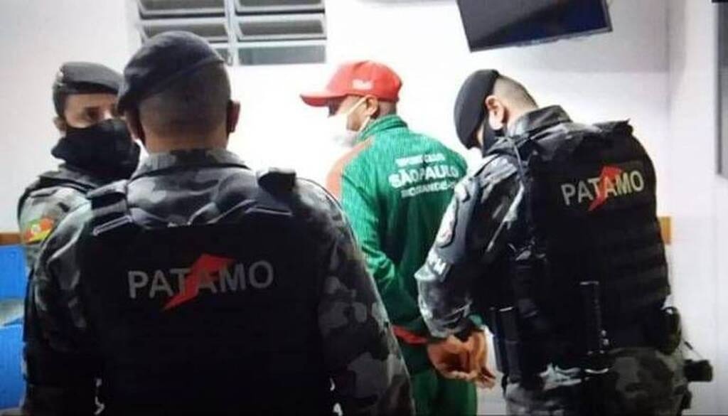 Χειροπέδες σε ποδοσφαιριστή για δολοφονικό χτύπημα σε διαιτητή - Τον άφησε αναίσθητο (video)