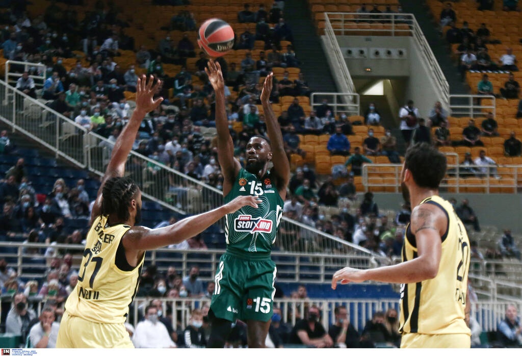Παναθηναϊκός ΟΠΑΠ-Φενέρμπαχτσε: Τρομερό buzzer beater του Παπαπέτρου έβαλε «φωτιά» στο ΟΑΚΑ