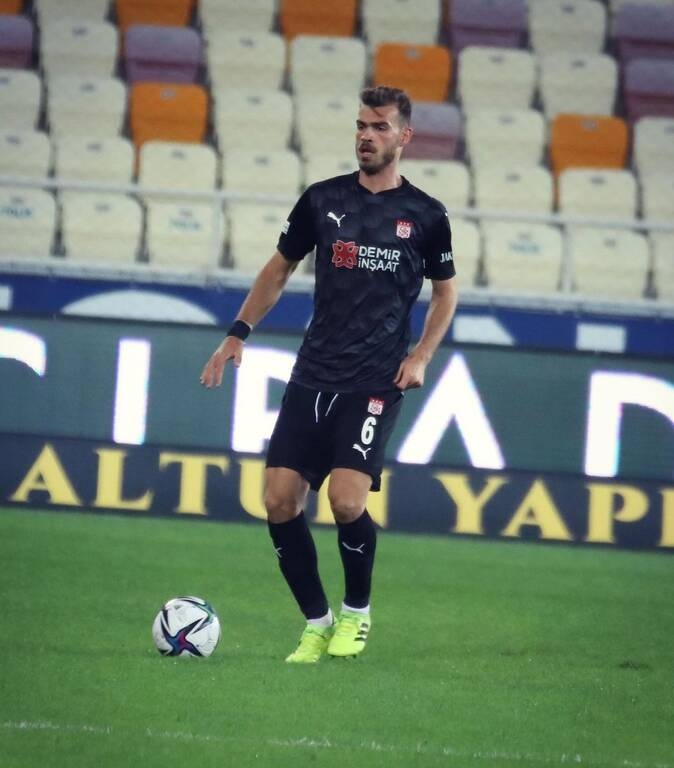 Δημήτρης Γούτας: Περιζήτητος στην Τουρκία και η πρόταση γάμου στον Βόσπορο