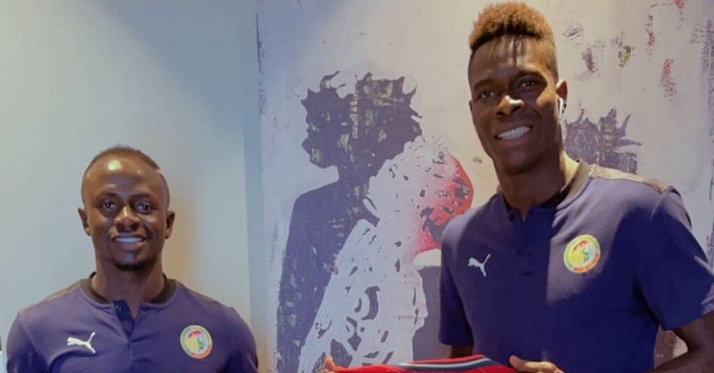 Ολυμπιακός: Με την ερυθρόλευκη φανέλα ο Μανέ - Το μήνυμα του Σισέ (photo)