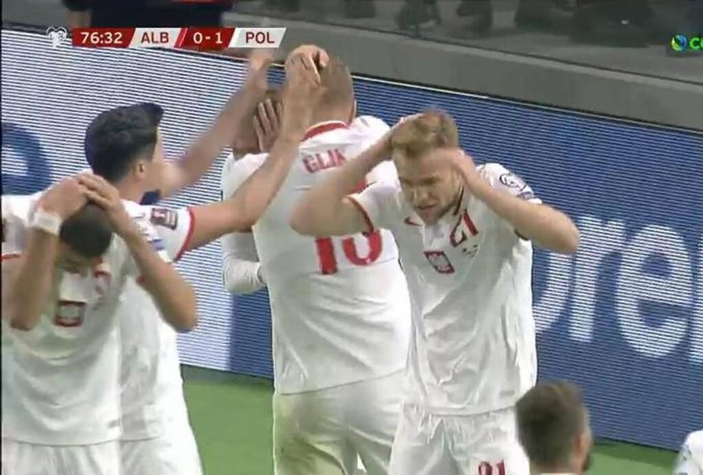 Χαμός στο Αλβανία-Πολωνία: Σκόραρε ο Σφιντέρσκι, έπεσαν μπουκάλια και το ματς διεκόπη (video)