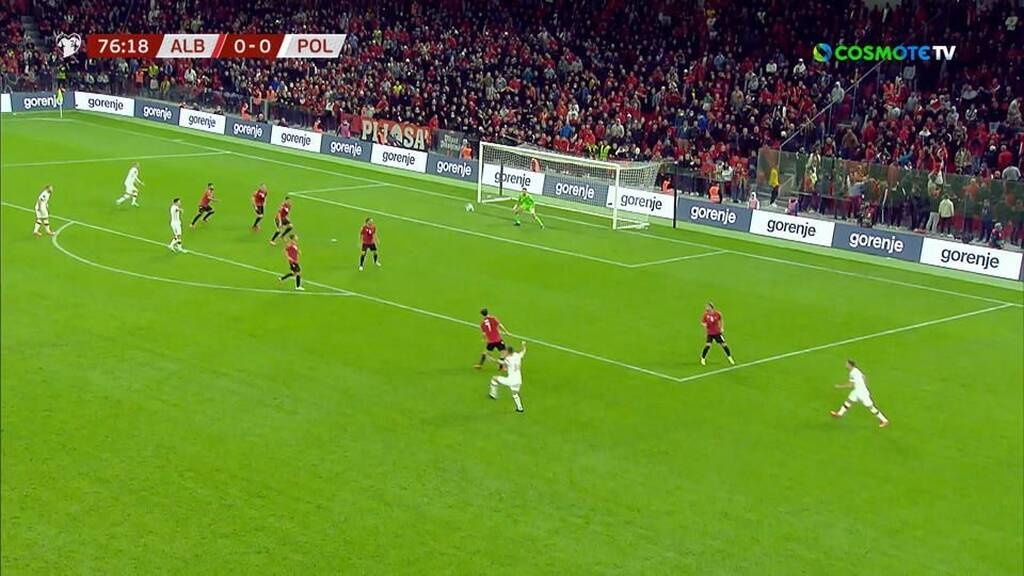Χαμός στο Αλβανία-Πολωνία: Σκόραρε ο Σφιντέρσκι, έπεσαν μπουκάλια και το ματς διεκόπη (video)