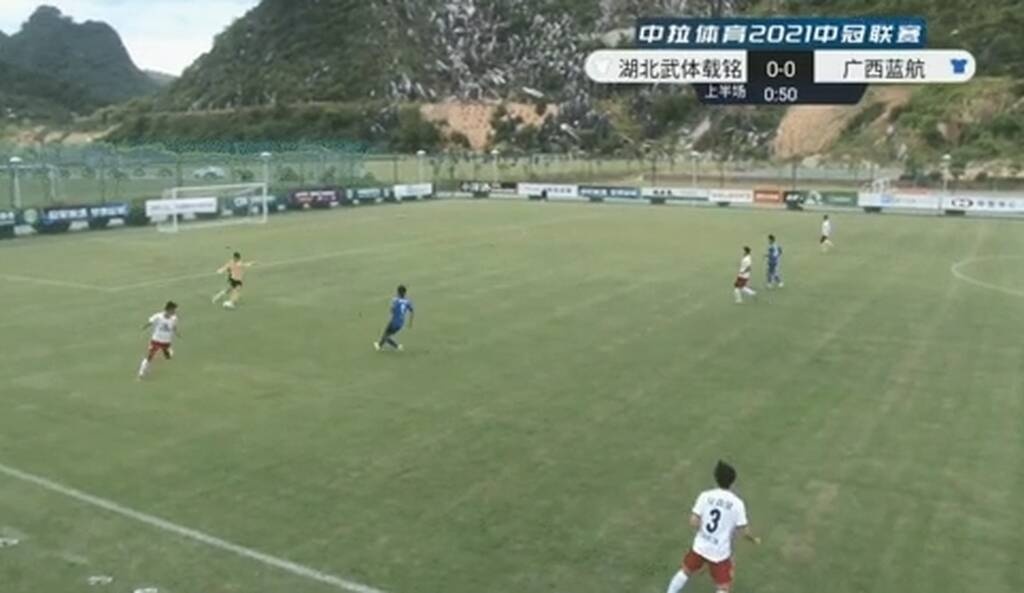 Απίθανο γκολ σχεδόν με τη σέντρα και με γκάφα του τερματοφύλακα (video+photos)