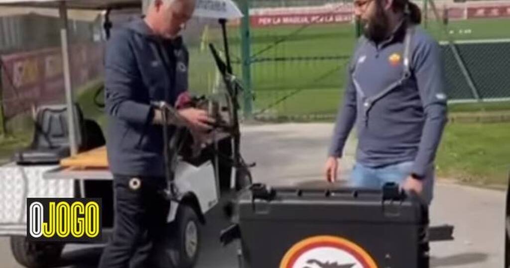 Επικός Μουρίνιο - Προπονεί τη Ρόμα με... drone (photos+video)