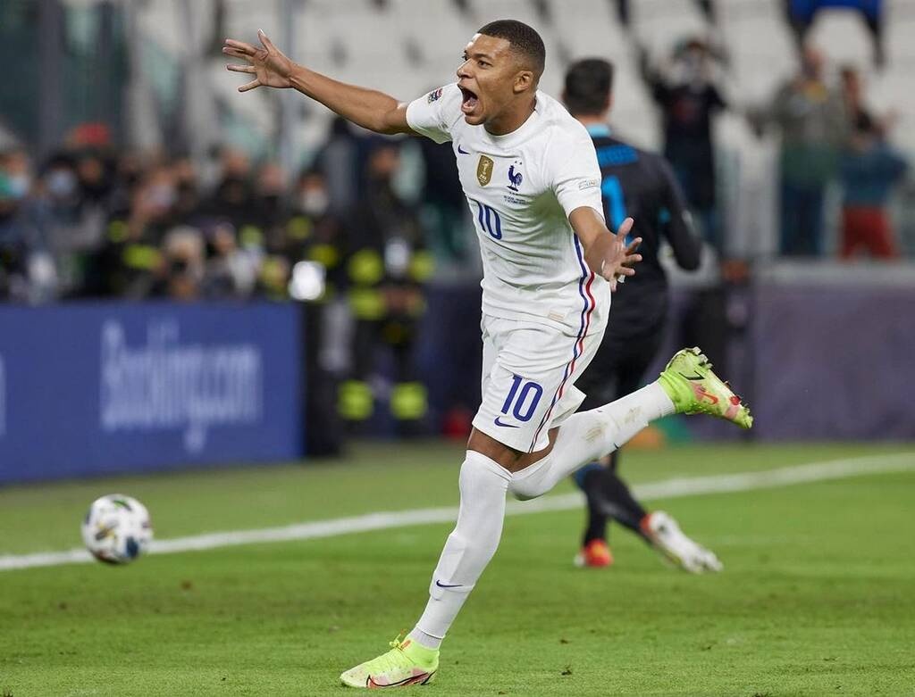 Παρί Σεν Ζερμέν: «Τρελά» λεφτά για να κρατήσει Εμπαπέ - Ο πιο ακριβοπληρωμένος στον κόσμο! (photos)