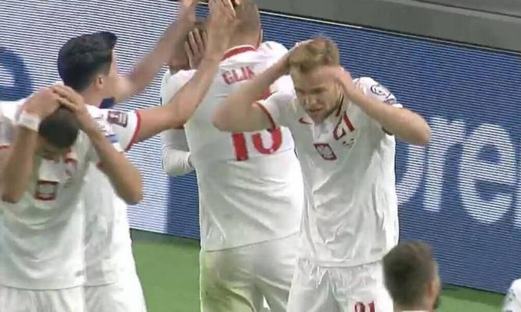 Μέχρι και κινητά πέταξαν στον Σφιντέρσκι - H αντίδραση του για το Αλβανία-Πολωνία (photos+videos)