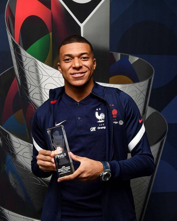 Παρί Σεν Ζερμέν: «Τρελά» λεφτά για να κρατήσει Εμπαπέ - Ο πιο ακριβοπληρωμένος στον κόσμο! (photos)