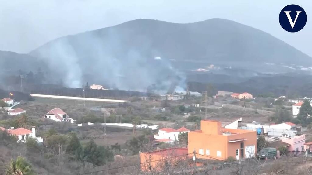 Συγκλονιστικές εικόνες από τo ηφαίστειο στο Λα Πάλμα: Η λάβα καλύπτει γήπεδο ποδοσφαίρου