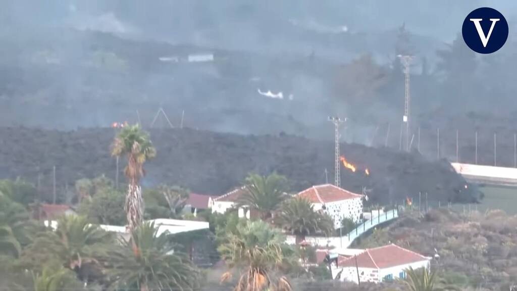 Συγκλονιστικές εικόνες από τo ηφαίστειο στο Λα Πάλμα: Η λάβα καλύπτει γήπεδο ποδοσφαίρου