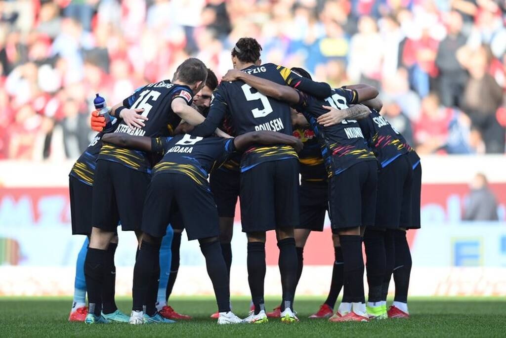 Bundesliga: Κορυφή η Ντόρτμουντ – Ήττα σοκ για την Άιντραχτ πριν τον Ολυμπιακό (photos)