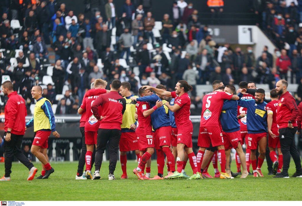 ΠΑΟΚ-Βόλος: Πάρτι των φιλοξενούμενων στα αποδυτήρια της Τούμπας μετά το 4-4! (photos)