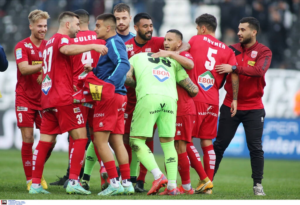 ΠΑΟΚ-Βόλος: Πάρτι των φιλοξενούμενων στα αποδυτήρια της Τούμπας μετά το 4-4! (photos)