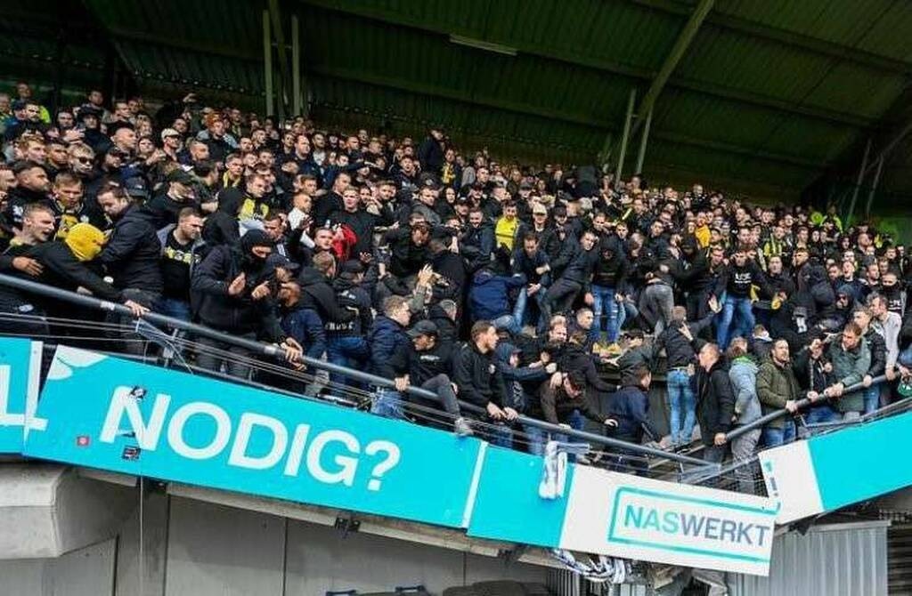 Τρόμος στην Ολλανδία: Κατέρρευσε μέρος της κερκίδας στο Ναϊμέγκεν-Φίτεσε! (Videos+Photos)