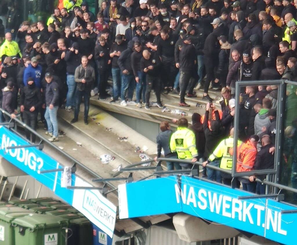 Τρόμος στην Ολλανδία: Κατέρρευσε μέρος της κερκίδας στο Ναϊμέγκεν-Φίτεσε! (Videos+Photos)