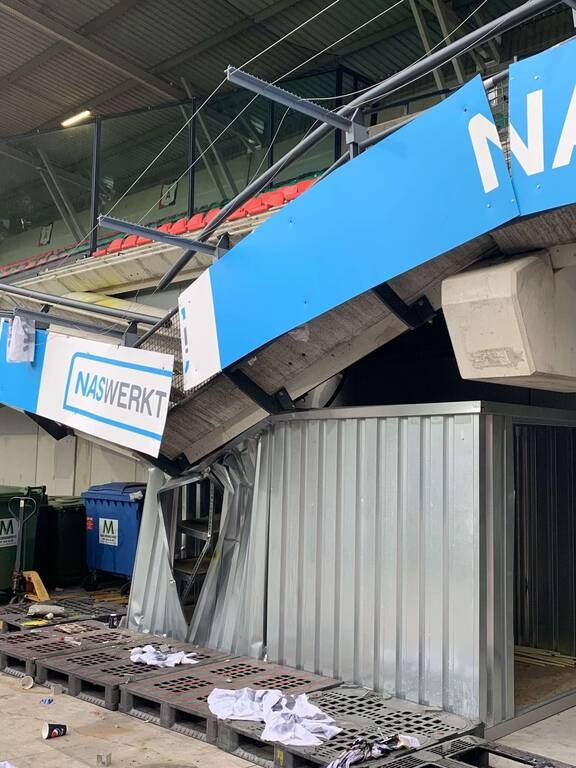 Τρόμος στην Ολλανδία: Κατέρρευσε μέρος της κερκίδας στο Ναϊμέγκεν-Φίτεσε! (Videos+Photos)