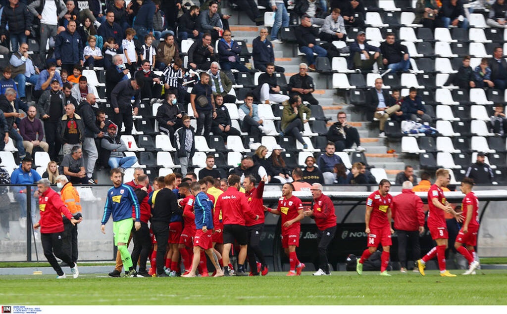 ΠΑΟΚ-Βόλος: Πάρτι των φιλοξενούμενων στα αποδυτήρια της Τούμπας μετά το 4-4! (photos)