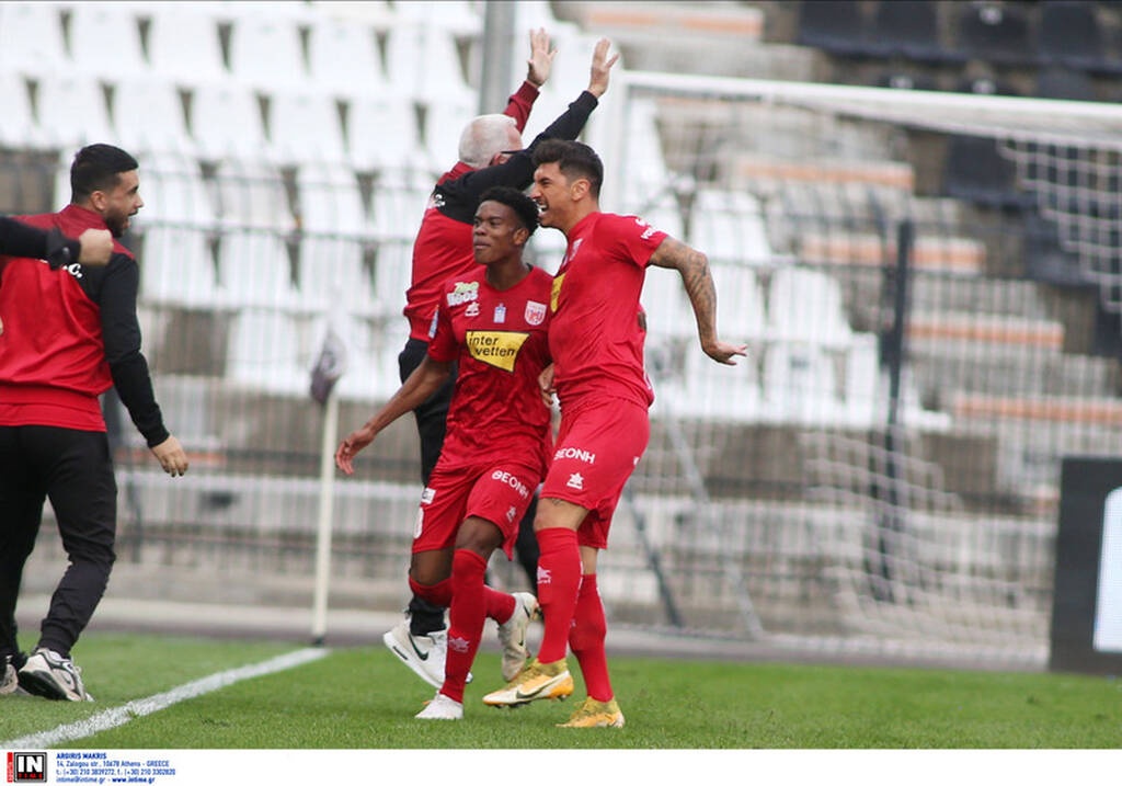 ΠΑΟΚ-Βόλος: Πάρτι των φιλοξενούμενων στα αποδυτήρια της Τούμπας μετά το 4-4! (photos)