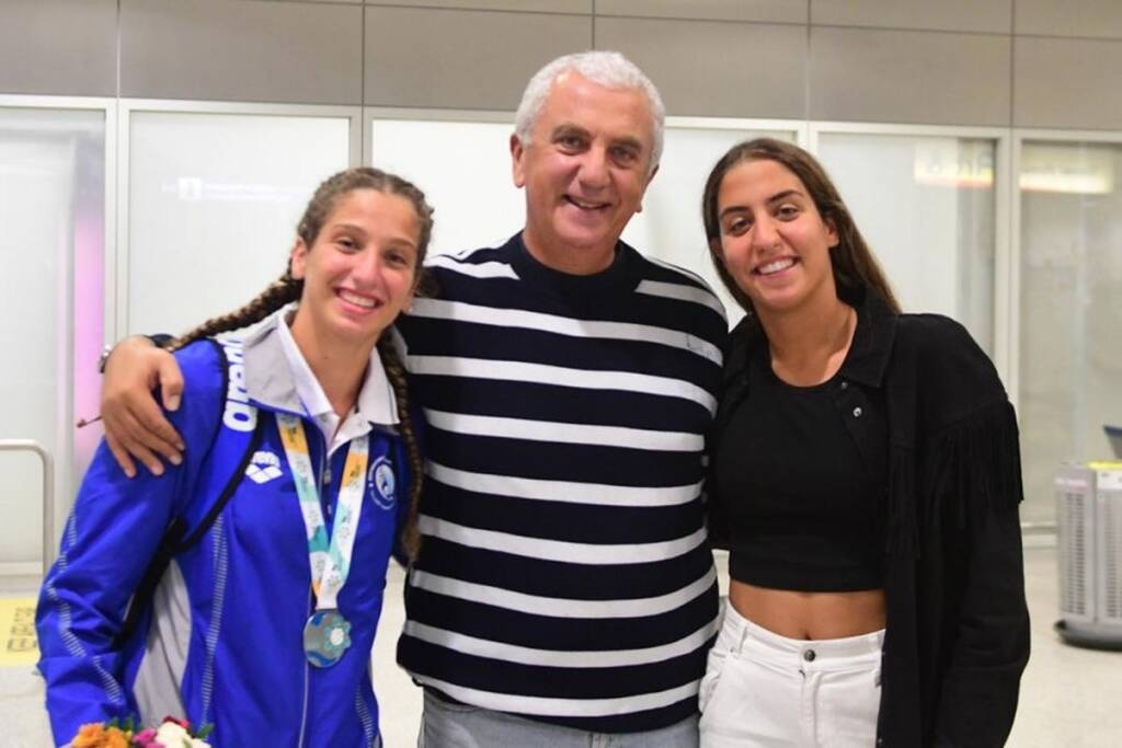 Πόλο: Η αποθεωτική υποδοχή των κοριτσιών με τα ασημένια παγκόσμια μετάλλια (video)