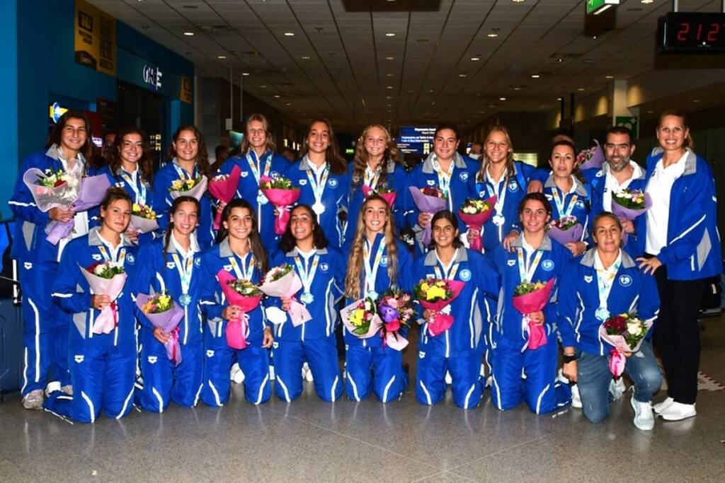 Πόλο: Η αποθεωτική υποδοχή των κοριτσιών με τα ασημένια παγκόσμια μετάλλια (video)