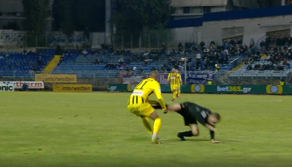 Λαμία-Άρης: Μπήκε και αποβλήθηκε ο Ελευθεριάδης - Απευθείας κόκκινη και νεύρα (video)