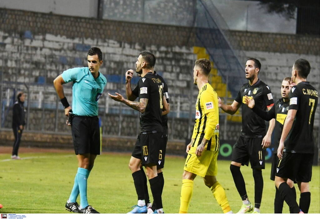 Λαμία-Άρης: Μπήκε και αποβλήθηκε ο Ελευθεριάδης - Απευθείας κόκκινη και νεύρα (video)