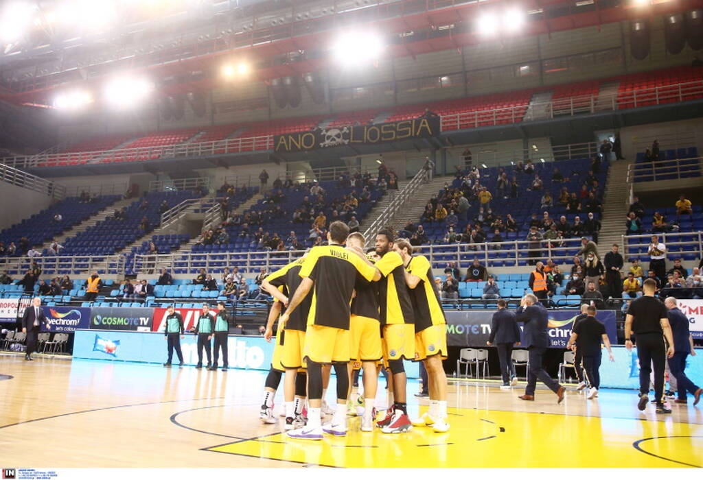 Απίθανα πράγματα στο κλειστό της ΑΕΚ - Κάλυψαν την οροφή με μουσαμάδες