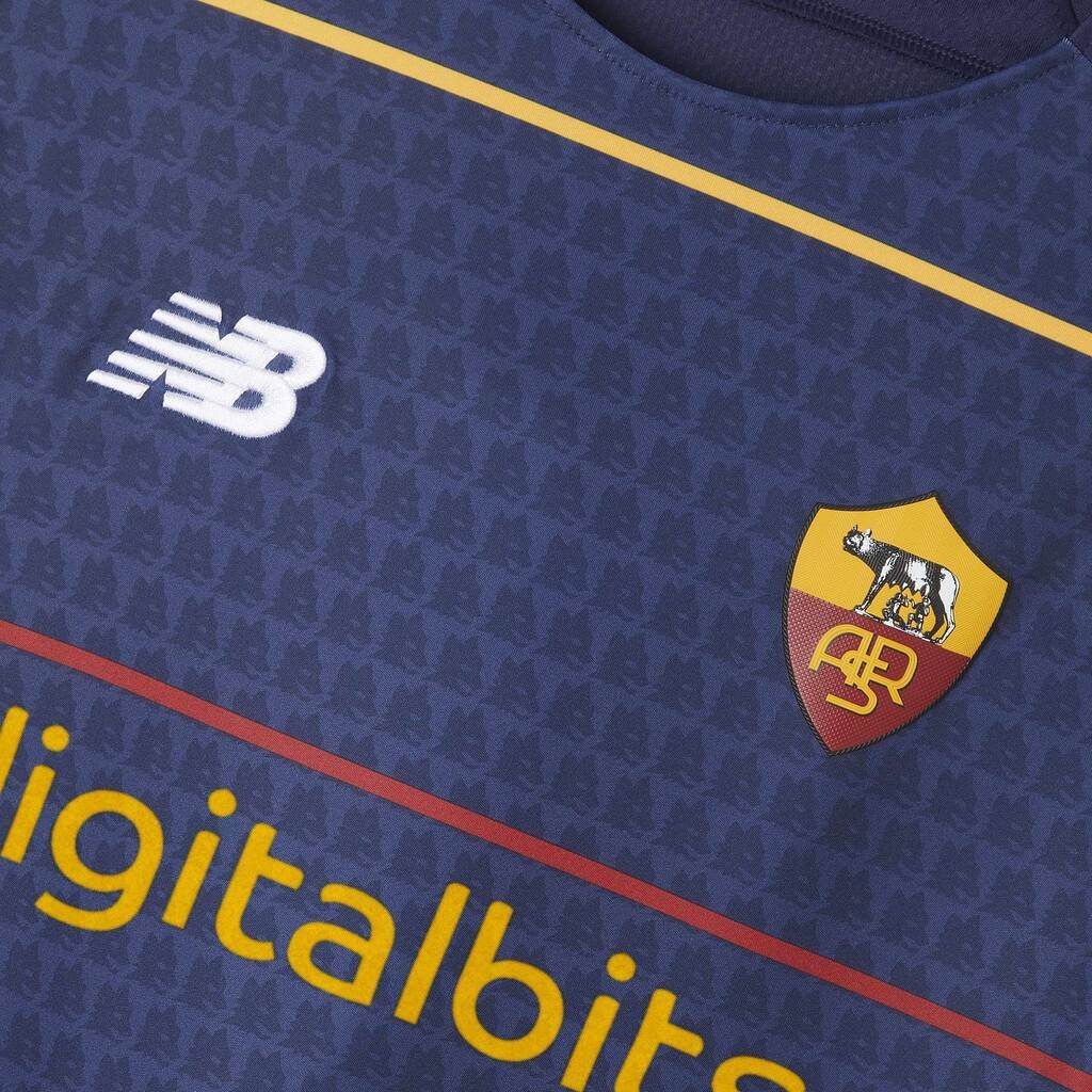 Ρόμα: Αποκάλυψε την τέταρτη φανέλα της σεζόν (Photos)