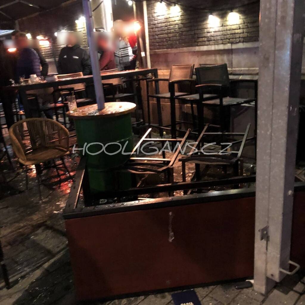 Απίστευτα επεισόδια στο Ρότερνταμ: Χούλιγκανς επιτέθηκαν σε στελέχη της Ουνιόν Βερολίνου (video)