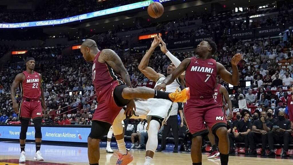 NBA: Απότομη προσγείωση για Μπακς (video+photos)