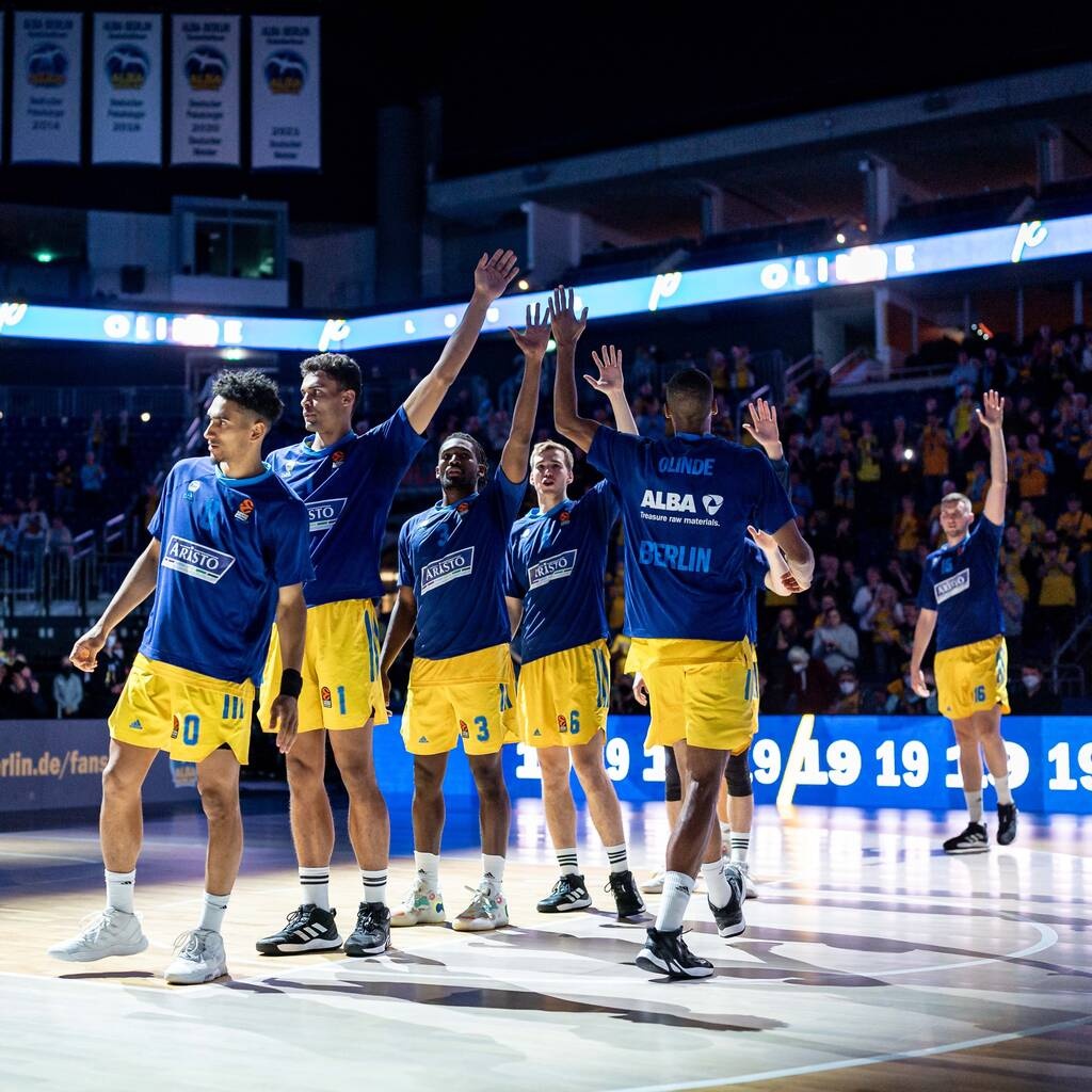 Ερυθρός Αστέρας-Άλμπα Βερολίνου, 63-78: Περίπατος για την Άλμπα στο Βελιγράδι