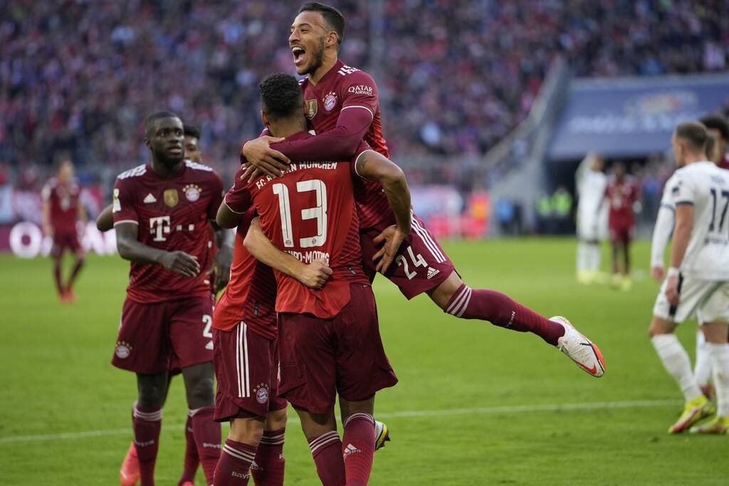 Bundesliga: Τεσσάρα και κορυφή η Μπάγερν, ακολουθεί η Ντόρτμουντ που έριξε τριάρα (photos)