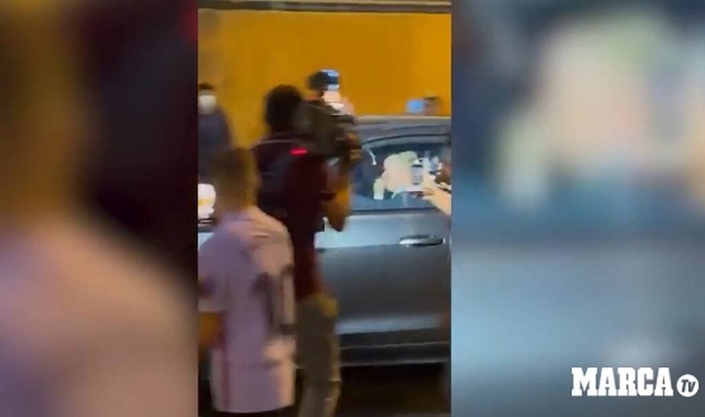 Μπαρτσελόνα-Ρεάλ Μαδρίτης: Στα «κάγκελα» οι Καταλανοί - Οπαδοί προπηλάκισαν τον Κούμαν (video)