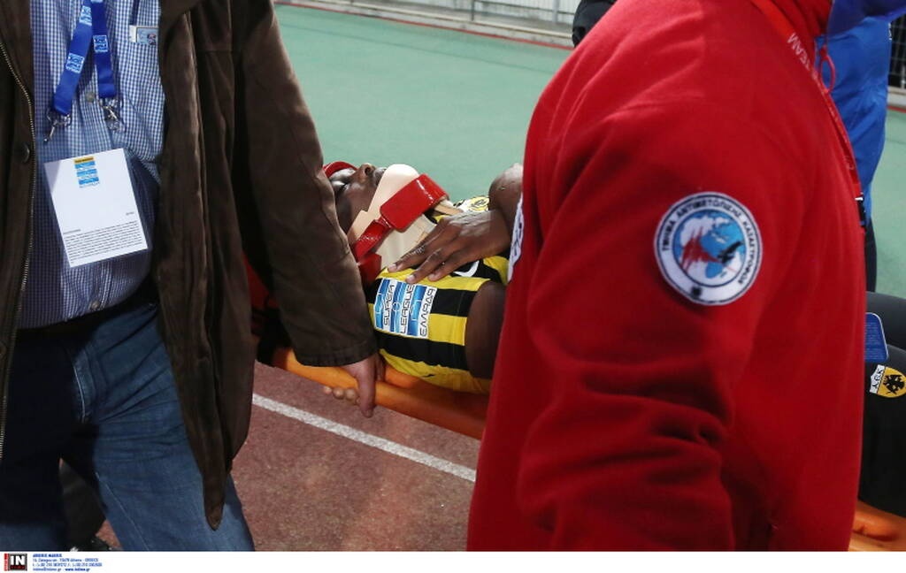 Βόλος-ΑΕΚ: Σοκαριστικός τραυματισμός του Λιβάι - Αποχώρησε με φορείο (photos)