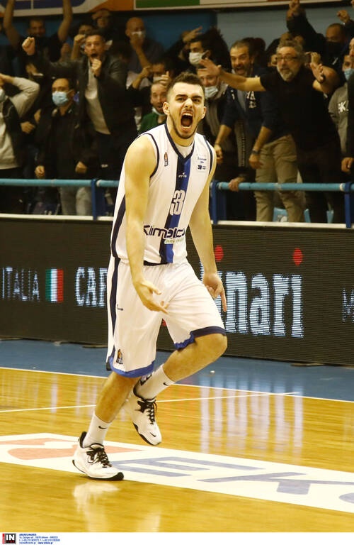 Ηρακλής-Ολυμπιακός: Καρέ καρέ το τρίποντο της παράτασης και η υποψία φάουλ (videos+photos)