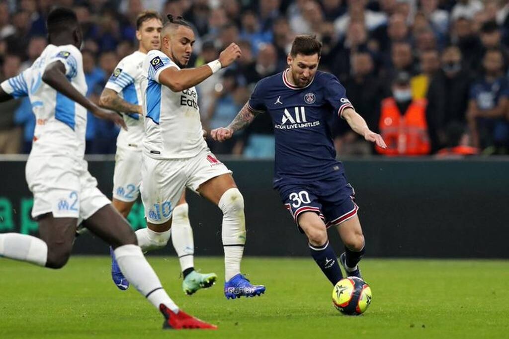 Αδιανόητο! Οπαδός μπούκαρε στο γήπεδο και έκοψε αντεπίθεση του Μέσι (video)