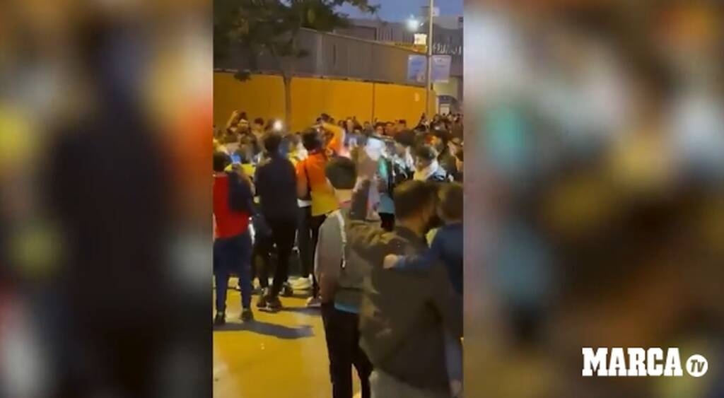 Μπαρτσελόνα-Ρεάλ Μαδρίτης: Στα «κάγκελα» οι Καταλανοί - Οπαδοί προπηλάκισαν τον Κούμαν (video)