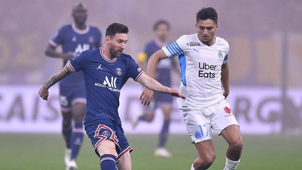 Αδιανόητο! Οπαδός μπούκαρε στο γήπεδο και έκοψε αντεπίθεση του Μέσι (video)