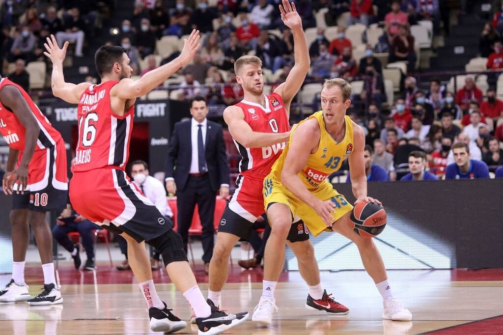 Ολυμπιακός-Άλμπα Βερολίνου 87-83: Με την ψυχή στο στόμα!