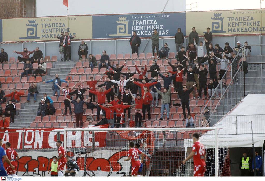 Πικάρισμα στο Βόλο στις Σέρρες με πανό στις εξέδρες (photos)