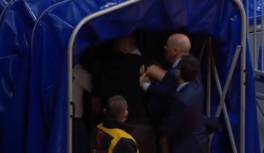 Τρομερές στιγμές σε αγώνα για το Eurocup - Προπονητής κυνήγησε τους διαιτητές μετά από ήττα (video)