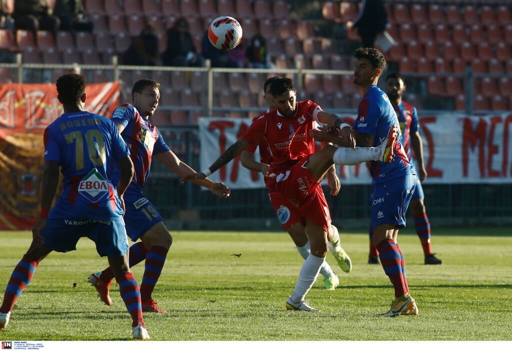 Πικάρισμα στο Βόλο στις Σέρρες με πανό στις εξέδρες (photos)