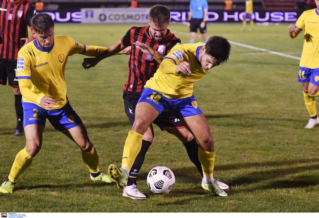 Παναχαϊκή-Παναιτωλικός: Σοκαριστικός τραυματισμός μετά το 1-1 - Αποχώρησε με φορείο! (video)