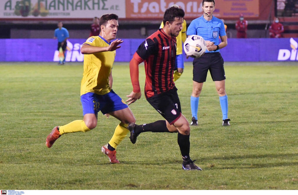 Παναχαϊκή-Παναιτωλικός: Σοκαριστικός τραυματισμός μετά το 1-1 - Αποχώρησε με φορείο! (video)