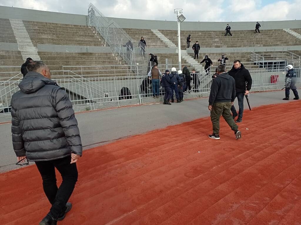 Χαμός στο Τρίκαλα-Νίκη Βόλου: Επεισόδια πριν τη σέντρα με έναν τραυματία (photos)