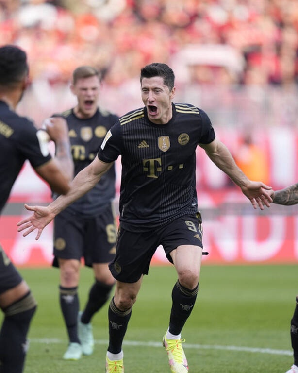 Bundesliga: Αντέδρασε με πεντάρα η Μπάγερν - Ακολουθούν Ντόρτμουντ, Φράιμπουργκ (video+photos)